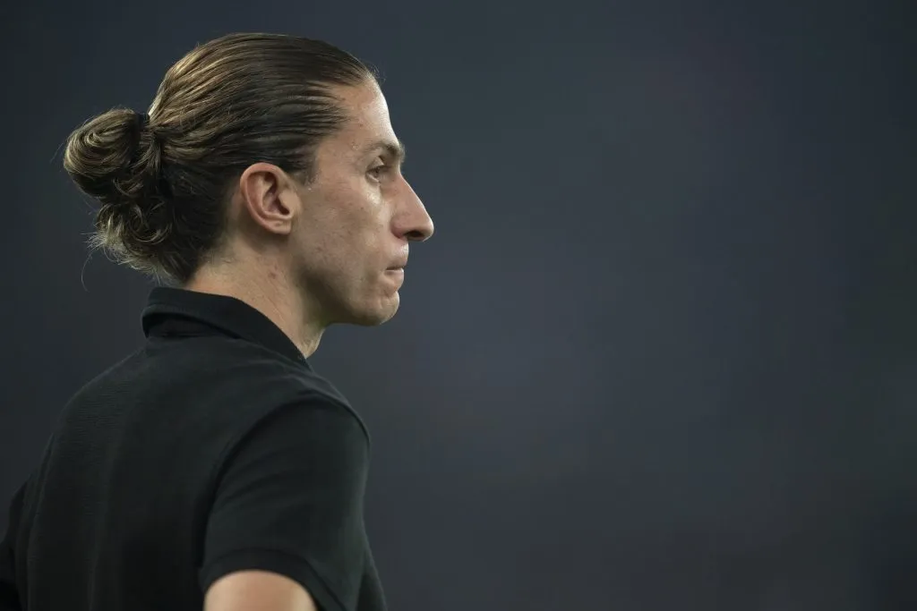 RJ – RIO DE JANEIRO – 10/05/2025 – BRASILEIRO A 2025, FLAMENGO X BAHIA – Filipe Luis tecnico do Flamengo durante partida contra o Bahia no estadio Maracana pelo campeonato Brasileiro A 2025. Foto: Jorge Rodrigues/AGIF