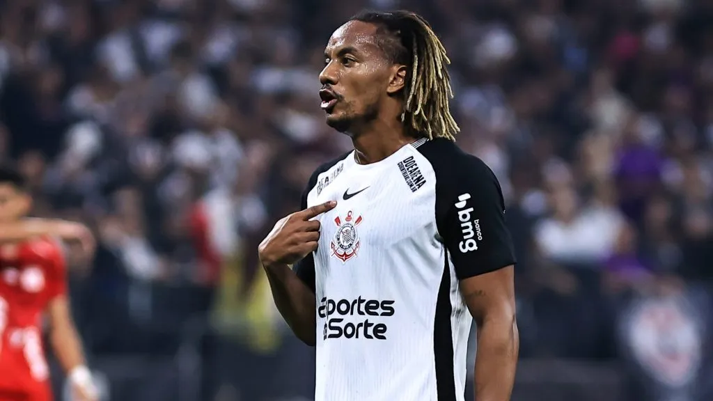 André Carrillo durante partida. Foto: Fabio Giannelli/AGIF