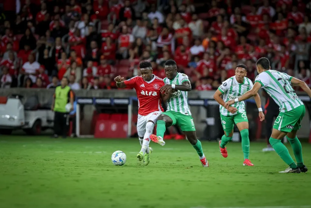 Hinestroza em confronto contra o Internacional. Foto: Vinicius Molz Schubert/AGIF