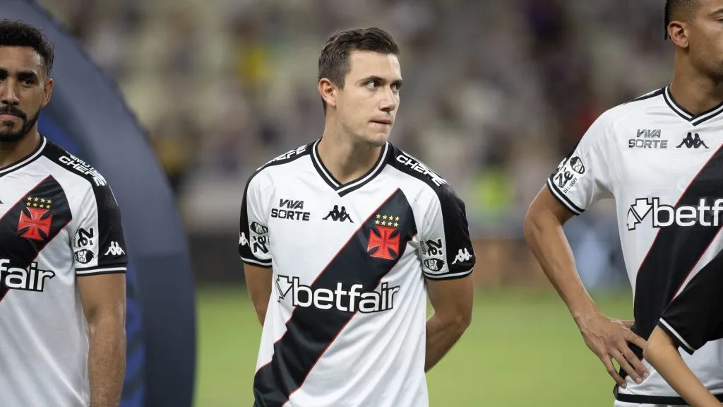 Lucas Piton, lateral-esquerdo do Gigante da Colina. Foto: Baggio Rodrigues/AGIF.