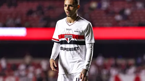 SP - SAO PAULO - 02/05/2025 - BRASILEIRO A 2025, SAO PAULO X FORTALEZA - Matheus Alves jogador do Sao Paulo durante partida contra o Fortaleza no estadio Morumbi pelo campeonato Brasileiro A 2025. Foto: Fabio Giannelli/AGIF
