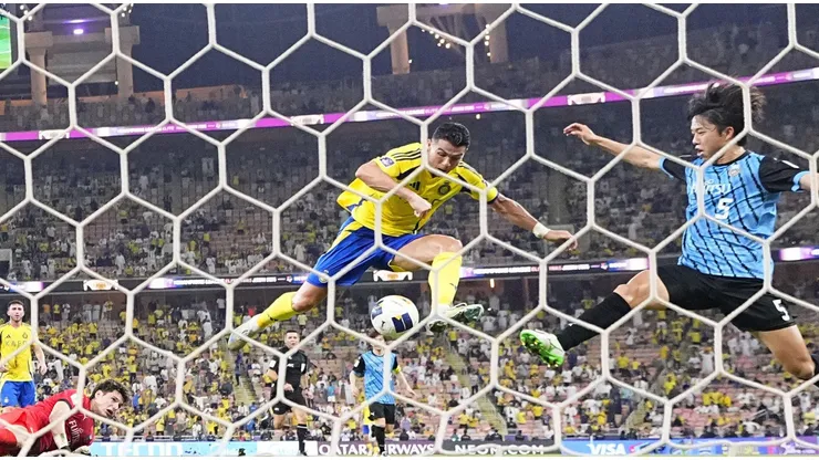 Cristiano Ronaldo busca finalização em partida diante do Kawasaki Frontale. Foto: Newscom / Alamy Stock Photo