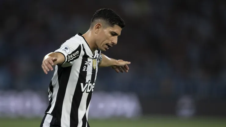 Savarino, em ação pelo Botafogo - Foto: Jorge Rodrigues/AGIF.
