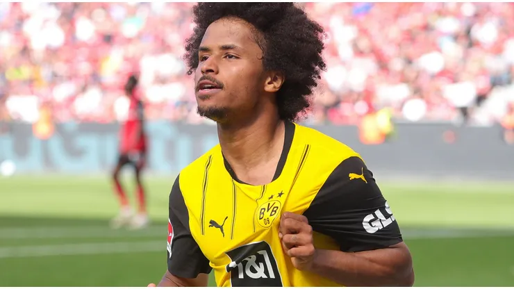 Karim Adeyemi comemora gol marcado pelo Borussia Dortmund. Foto: dpa picture alliance / Alamy Stock Photo