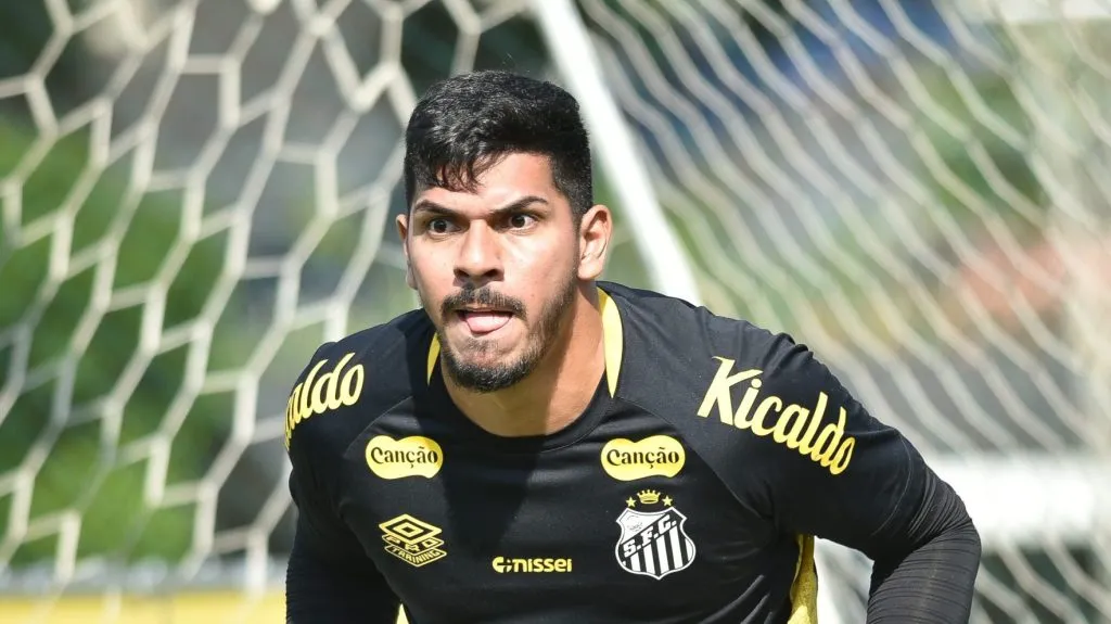 SP – SANTOS – 07/05/2025 – SANTOS, TREINO – Joao Paulo jogador do Santos durante treino no Centro de Treinamento CT Rei Pele. Foto: JOTA ERRE/AGIF