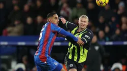 Erling Haaland disputa espaço com o zagueiro do Crystal Palace. Foto: Sportimage Ltd / Alamy Stock Photo