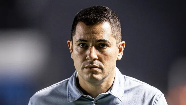 Pedro Martins segue pressionado no cargo de CEO do Santos e recebeu convite do Sport