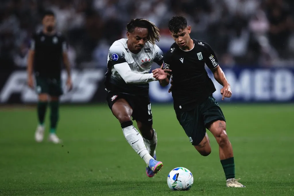 Andre Carrillo jogador do Corinthians durante partida contra o Racing-URU – Foto: Ettore Chiereguini/AGIF