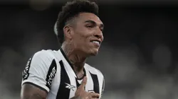 Igor Jesus, em ação pelo Botafogo - Foto: Jorge Rodrigues/AGIF