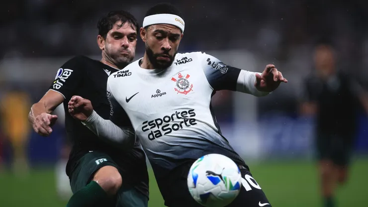 Memphis Depay jogador do Corinthians durante partida contra o Racing-URU - Foto: Ettore Chiereguini/AGIF