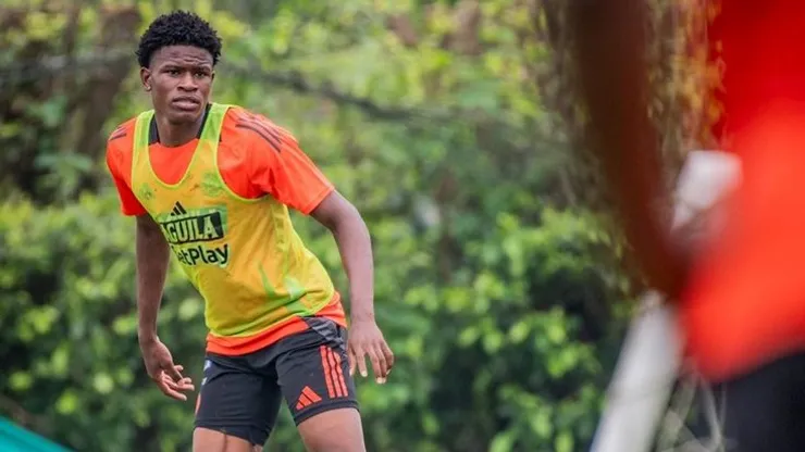 Weimar, zagueiro da categoria de base Sub-20 do Bragantino, é convocado pela segunda vez pela Seleção da Colômbia