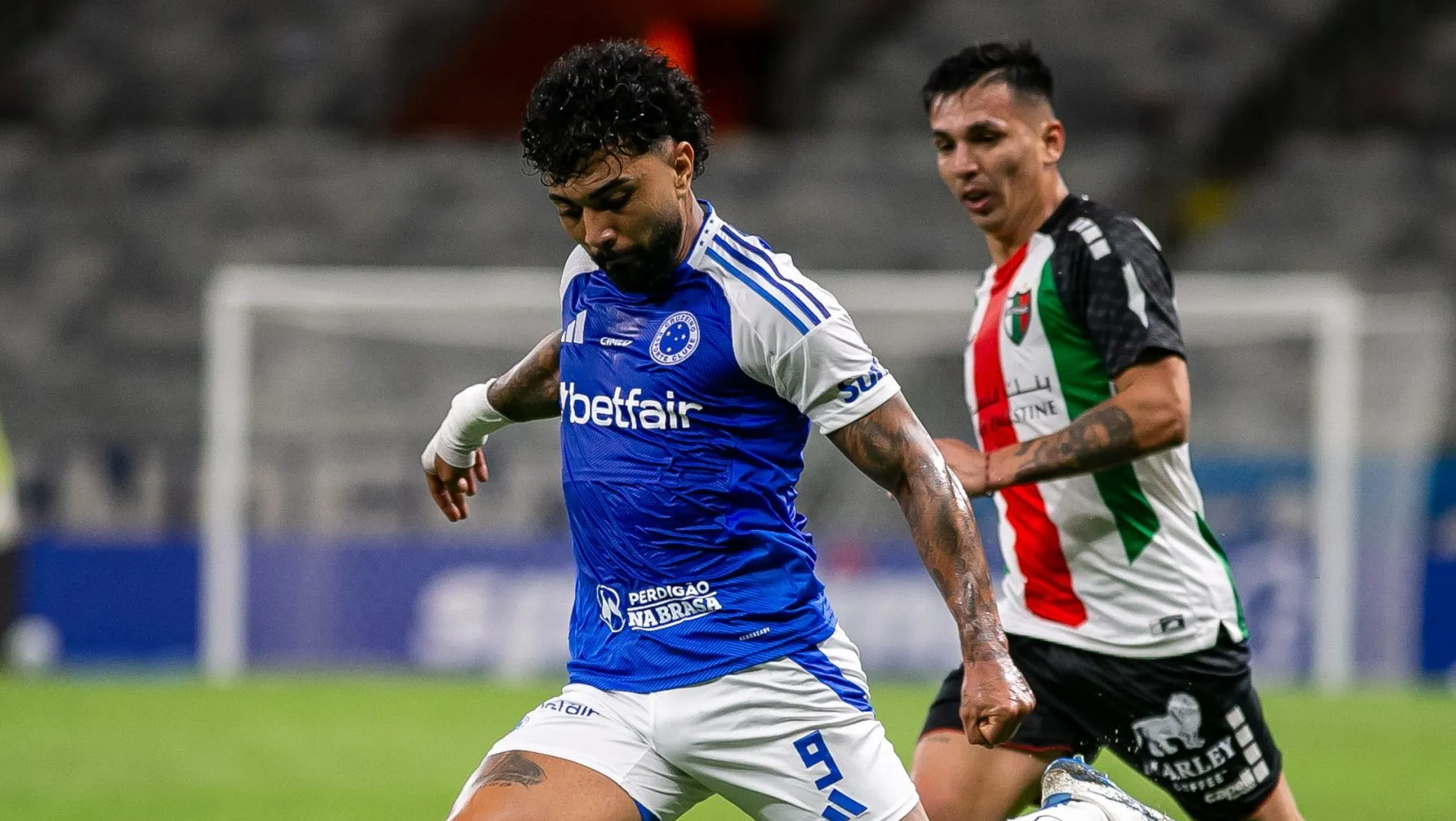 Gabigol marcou o gol da virada do Cruzeiro na Sul-Americana. Foto: Fernando Moreno/AGIF