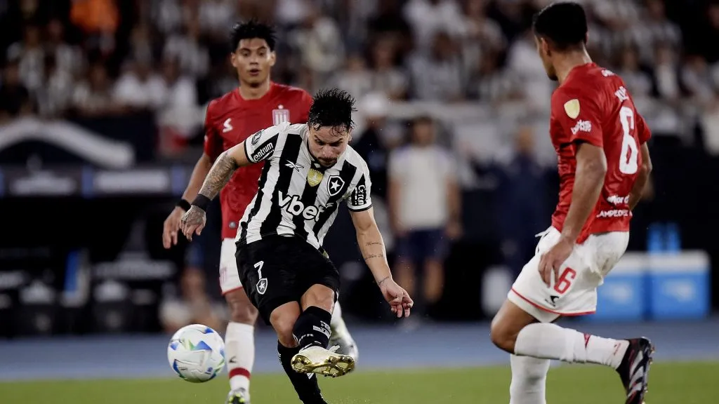 Botafogo vence Estudiantes por 3 a 2 e segue vivo na Copa Libertadores.