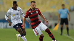 RJ - Rio de Janeiro - 13/03/2019 - Libertadores 2019, Flamengo x LDU -Everton Ribeiro jogador do Flamengo disputa lance com Jhojan Julio jogador do LDU durante partida no estadio Maracana pelo campeonato Libertadores 2019 Foto: Thiago Ribeiro/AGIF