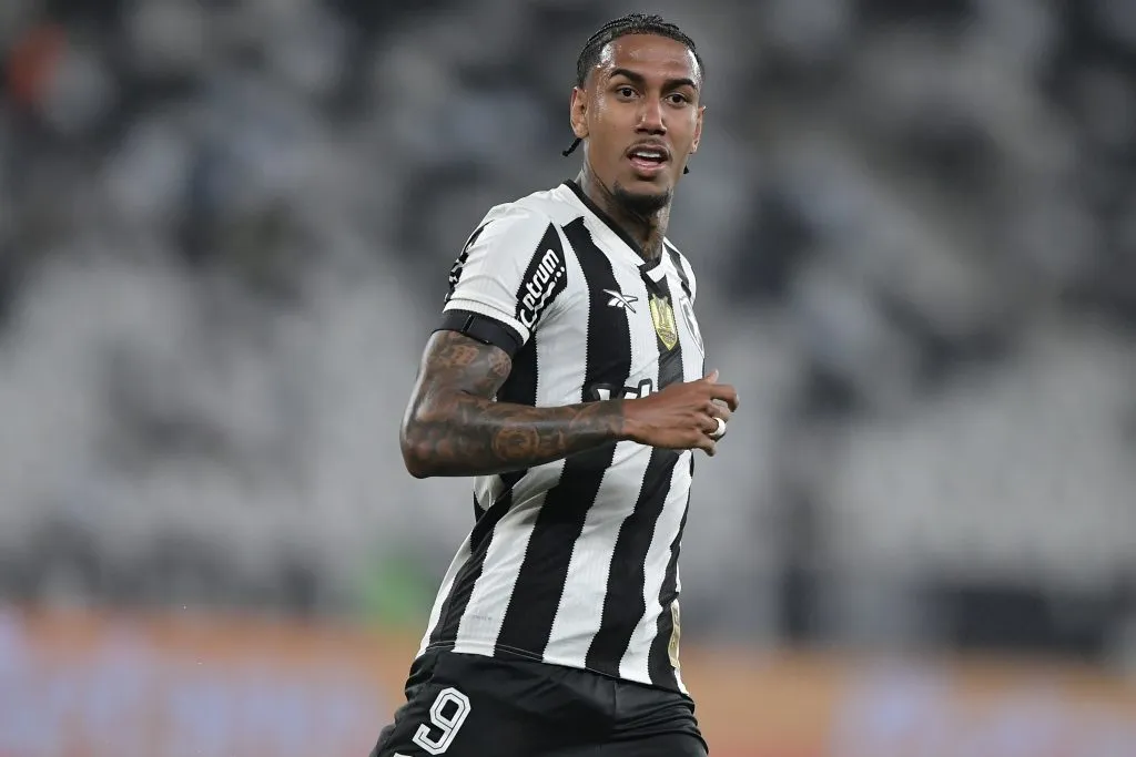 RJ – RIO DE JANEIRO – 30/04/2025 – COPA DO BRASIL 2025, BOTAFOGO X CAPITAL – Rwan Cruz jogador do Botafogo durante partida contra o Capital no estadio Engenhao pelo campeonato Copa Do Brasil 2025. Foto: Thiago Ribeiro/AGIF