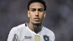 Rwan Cruz jogador do Botafogo durante partida contra o Vasco no estádio São Januário pelo campeonato Carioca 2025. Foto: Thiago Ribeiro/AGIF