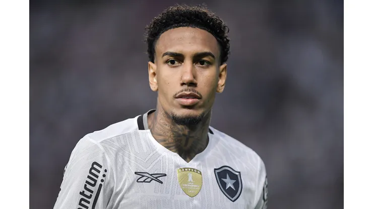 Rwan Cruz jogador do Botafogo durante partida contra o Vasco no estádio São Januário pelo campeonato Carioca 2025. Foto: Thiago Ribeiro/AGIF