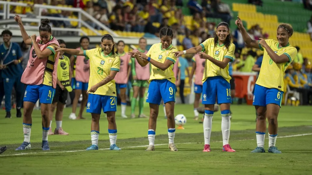 Jogadoras da Seleção Brasileira em confronto contra o Equador no Sul-Americano Feminino Sub-17