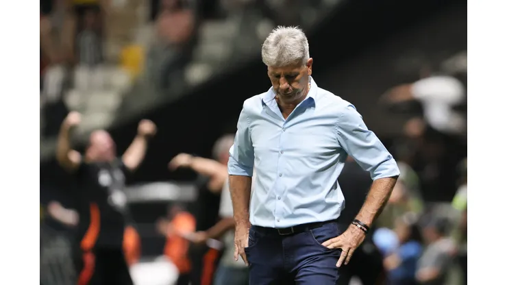 Renato Gaúcho técnico do Fluminense lamenta derrota durante partida contra o Atlético-MG no estádio Arena MRV pelo campeonato Brasileiro A 2025. Foto: Gilson Lobo/AGIF