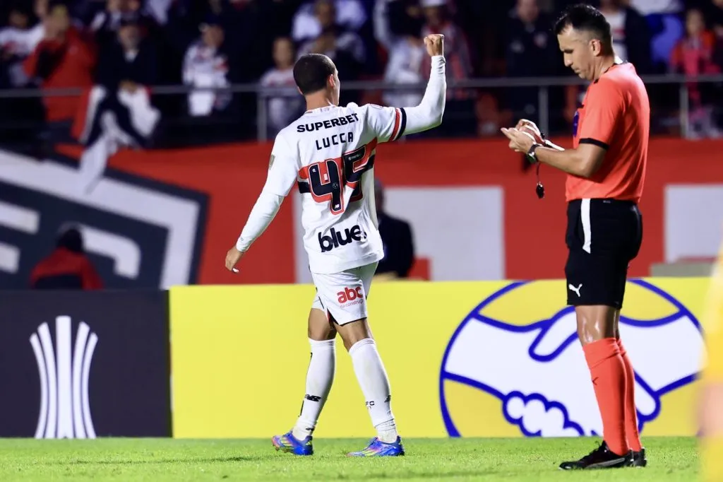 Lucca, jogador do Sao Paulo, comemora seu gol durante partida contra o Libertad no estadio Morumbi pelo campeonato Copa Libertadores 2025. Foto: Marcello Zambrana/AGIF