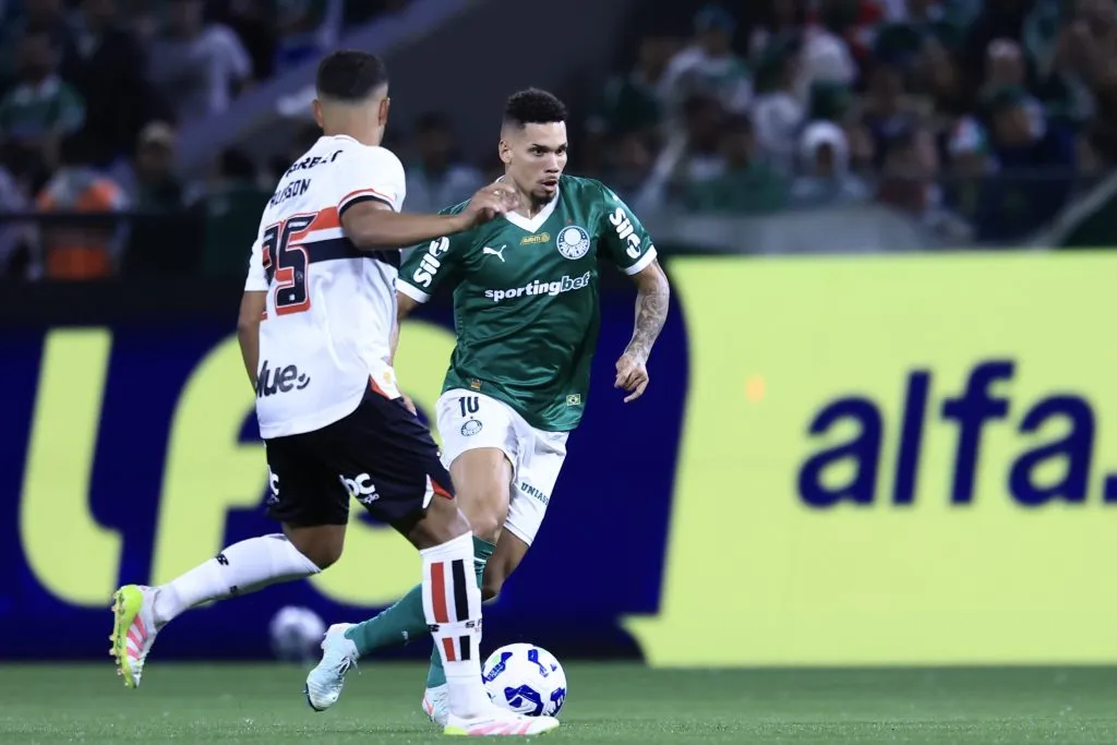 SP – BARUERI – 11/05/2025 – BRASILEIRO A 2025, PALMEIRAS X SAO PAULO – Paulinho jogador do Palmeiras durante partida contra o Sao Paulo no estadio Arena Barueri pelo campeonato Brasileiro A 2025. Foto: Marcello Zambrana/AGIF