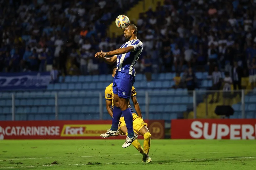 SC – FLORIANOPOLIS – 21/01/2024 – CATARINENSE 2024, AVAI X NACAO – Douglas Bacelar jogador do Avai durante partida no Estadio da Ressacada pelo Campeonato Catarinense 2024. Foto: Lucas Veber/AGIF