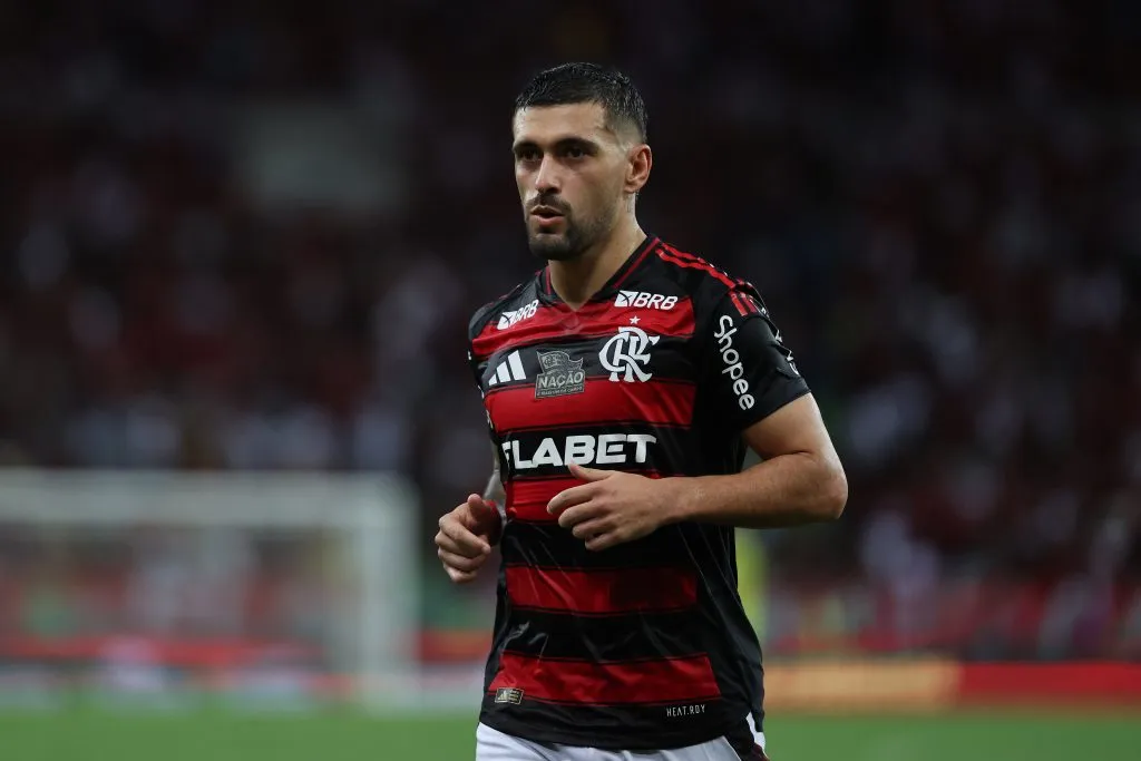 RIO DE JANEIRO, BRAZIL – MAY 10: Giorgian de Arrascaeta of Flamengo looks on during the match between Flamengo and Bahia as part of Brasileirao 2025 at Maracana Stadium on May 10, 2025 in Rio de Janeiro, Brazil. (Photo by Wagner Meier/Getty Images)