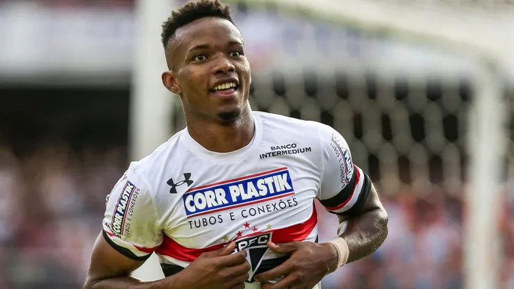 Santos buscou informações sobre Thiago Mendes, mas recuou.