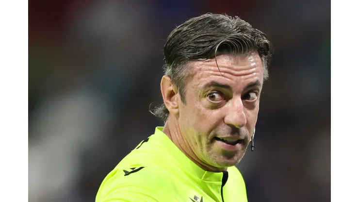 Raphael Claus é quem vai apitar Vasco x CSA.