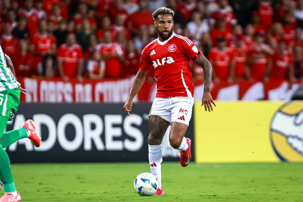 RS – PORTO ALEGRE – 10/04/2025 – COPA LIBERTADORES 2025, INTERNACIONAL X ATLETICO NACIONAL – Wesley jogador do Internacional durante partida contra o Atletico Nacional no estadio Beira-Rio pelo campeonato Copa Libertadores 2025. Foto: Maxi Franzoi/AGIF