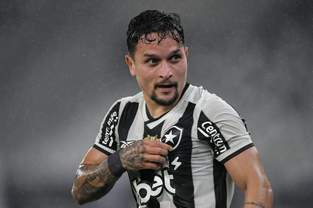 Artur foi determinante na vitória do Botafogo – Foto: Thiago Ribeiro/AGIF