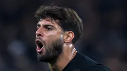 SP - SAO PAULO - 16/04/2025 - BRASILEIRO A 2025, CORINTHIANS X FLUMINENSE - Yuri Alberto jogador do Corinthians reclama com a arbitragem durante partida contra o Fluminense no estadio Arena Corinthians pelo campeonato Brasileiro A 2025.