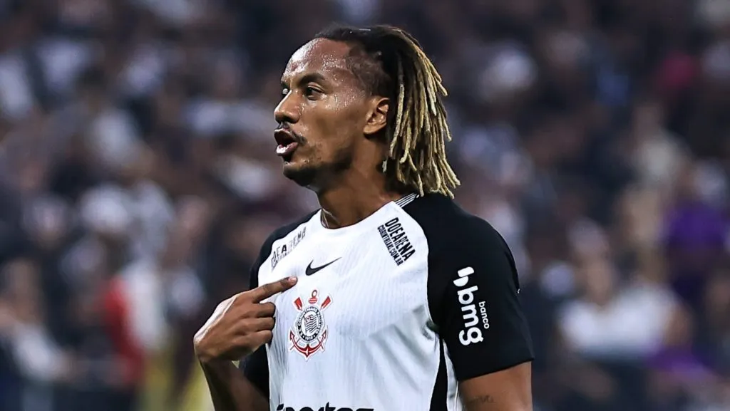 Carrillo é desfalque confirmado - Foto: Fabio Giannelli/AGIF.