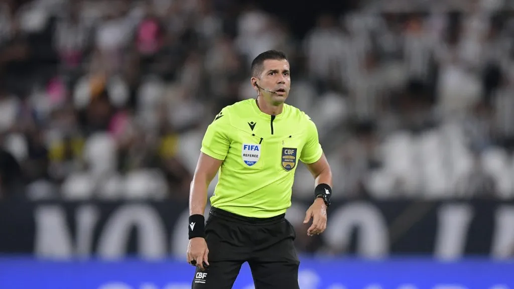 Bruno Arleu apitou recentemente Botafogo x Fluminense – Foto: Thiago Ribeiro/AGIF