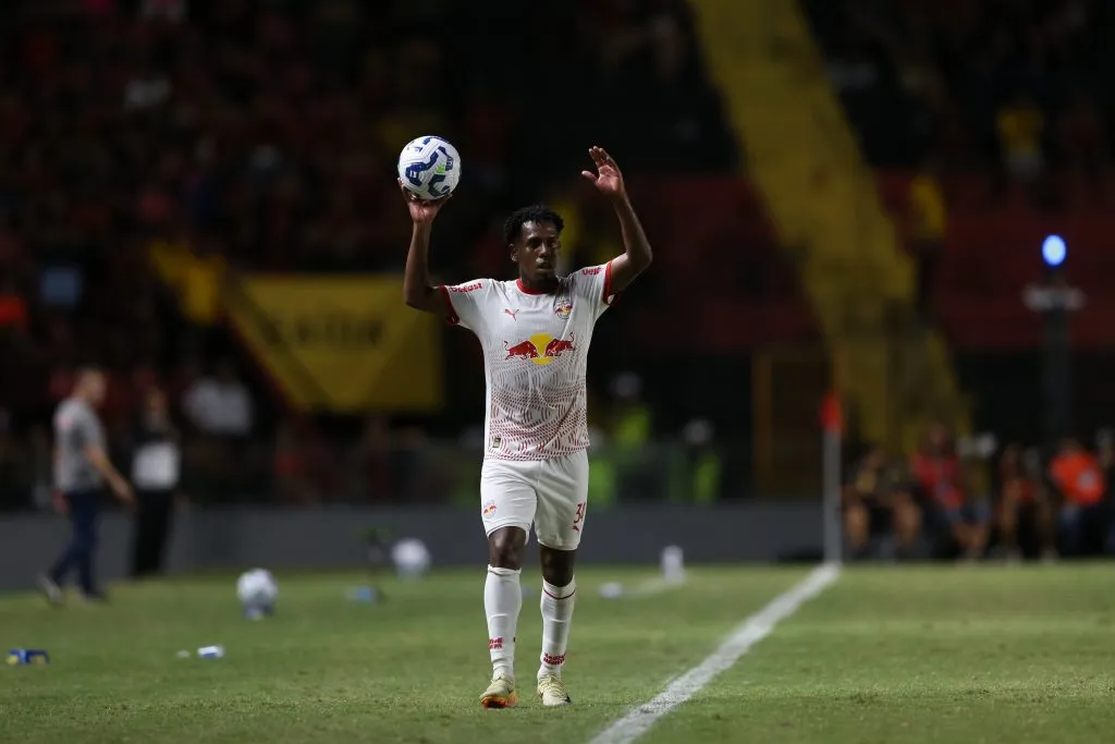 PE – RECIFE – 16/04/2025 – BRASILEIRO A 2025, SPORT X BRAGANTINO – Andres Hurtado jogador do Red Bull Bragantino durante a partida entre Sport e Red Bull Bragantino na Ilha do Retiro em Recife (PE), pelo campeonato brasileiro A 2025. Foto: Marlon Costa/AGIF