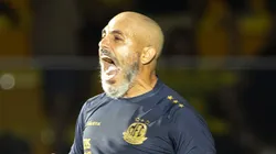 Guanaes comemorando gol contra o Timão