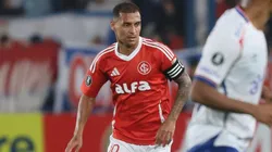 Alan Patrick em ação pelo Internacional