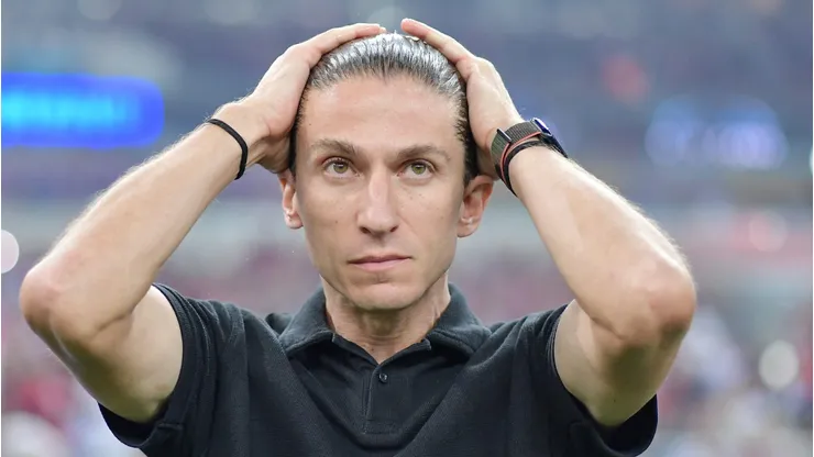 RJ - RIO DE JANEIRO - 10/05/2025 - BRASILEIRO A 2025, FLAMENGO X BAHIA - Filipe Luis tecnico do Flamengo durante partida contra o Bahia no estadio Maracana pelo campeonato Brasileiro A 2025.
