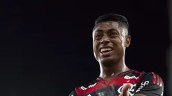 RJ - RIO DE JANEIRO - 10/05/2025 - BRASILEIRO A 2025, FLAMENGO X BAHIA - Bruno Henrique jogador do Flamengo lamenta durante partida contra o Bahia no estadio Maracana pelo campeonato Brasileiro A 2025.