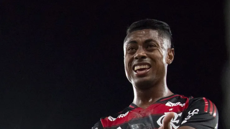 RJ - RIO DE JANEIRO - 10/05/2025 - BRASILEIRO A 2025, FLAMENGO X BAHIA - Bruno Henrique jogador do Flamengo lamenta durante partida contra o Bahia no estadio Maracana pelo campeonato Brasileiro A 2025.