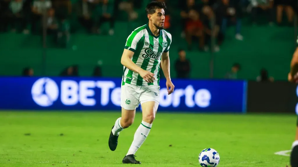 Daniel Giraldo em ação pelo Juventude no Brasileirão Betano – Foto: Luiz Erbes/AGIF