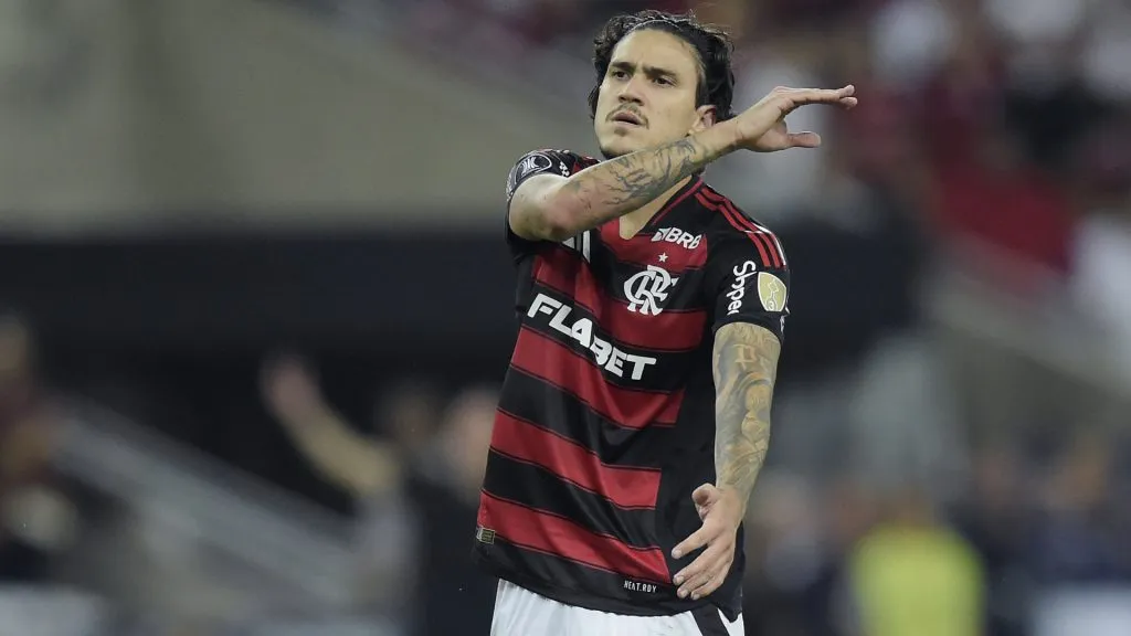 Pedro em ação pelo Flamengo contra a LDU – Foto: Alexandre Loureiro/AGIF