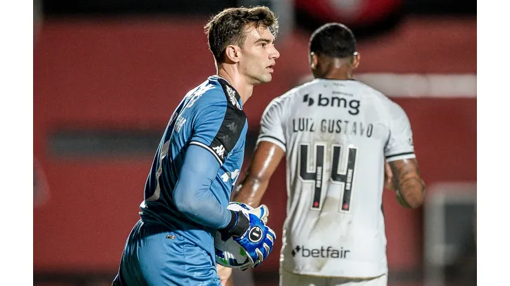 BA - SALVADOR - 10/05/2025 - BRASILEIRO A 2025, VITORIA X VASCO - Leo Jardim jogador do Vasco durante partida contra o Vitoria no estadio Barradao pelo campeonato Brasileiro A 2025. Foto: Jhony Pinho/AGIF