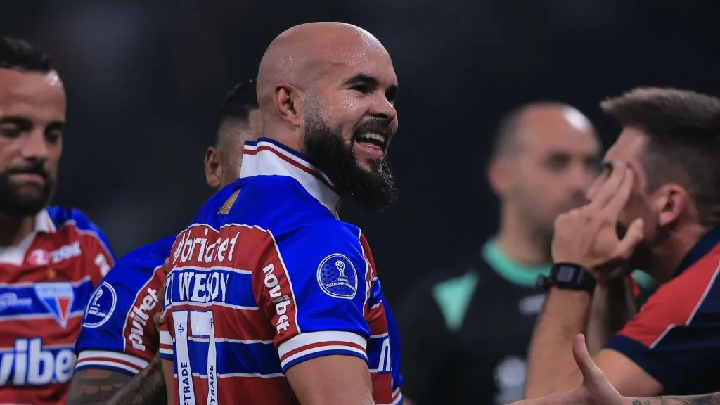 Ze Welison jogador do Fortaleza comemora seu gol durante partida contra o Corinthians no estádio Arena Corinthians pelo campeonato Copa Sul-Americana 2023. Foto: Ettore Chiereguini/AGIF