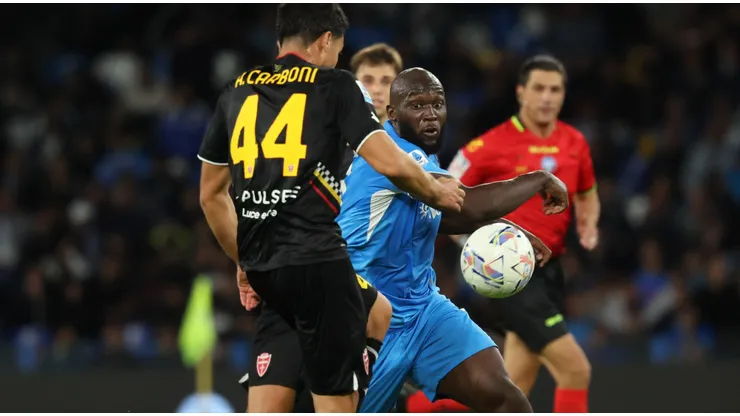 Romelu Lukaku com a posse de bola em partida entre Napoli e Monza. Foto: LaPresse / Alamy Stock Photo