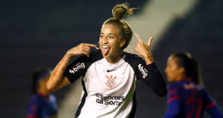 Ariel Godoi comemorando gol contra o RB Bragantino