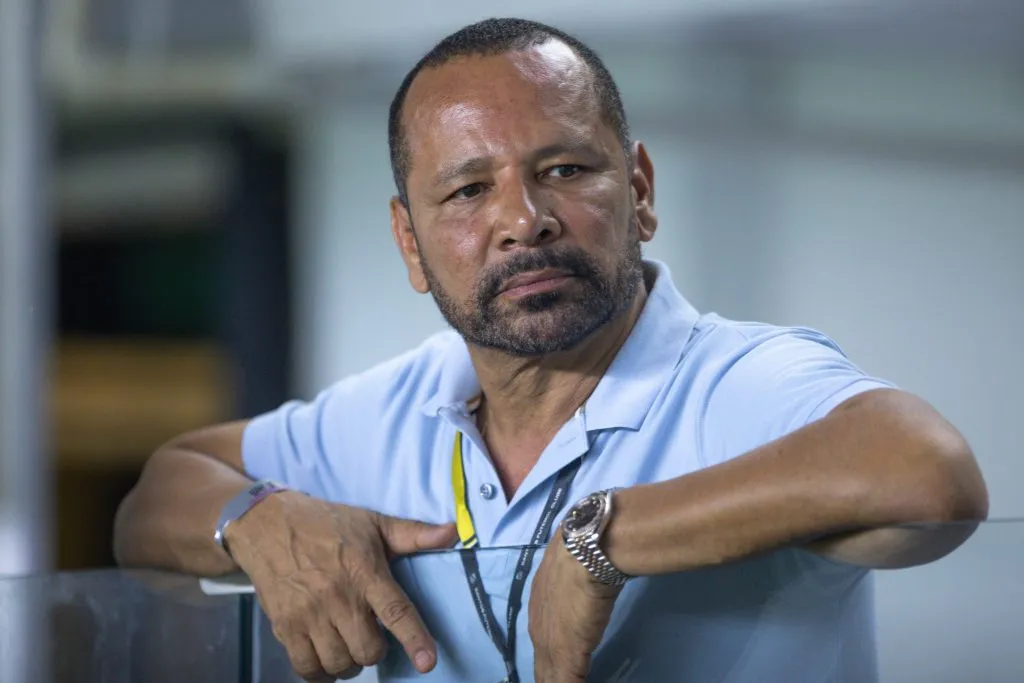 SP – SANTOS – 16/02/2025 – PAULISTA 2025, SANTOS X AGUA SANTA – Neymar Pai antes da partida entre Santos e Agua Santa no estadio Vila Belmiro pelo campeonato Paulista 2025. Foto: Reinaldo Campos/AGIF