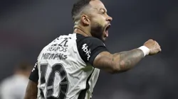 Memphis Depay ainda está com tornozelo inchado e não joga contra o Santos