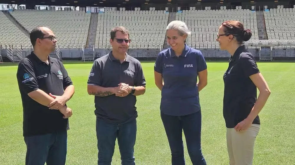 Anderson Pinheiro, Rogério Pinheiro, Valesca Araújo e Rhiannom Martin durante vistoria na Arena Castelão. Foto: Crisneive Silveira/SVM