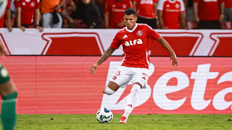 Aguirre em ação pelo Internacional. Foto: Maxi Franzoi/AGIF
